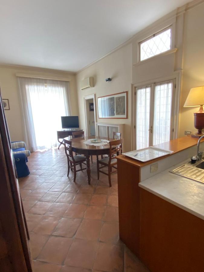 Royal Apartment In San Domenico Maggiore Napoli Esterno foto